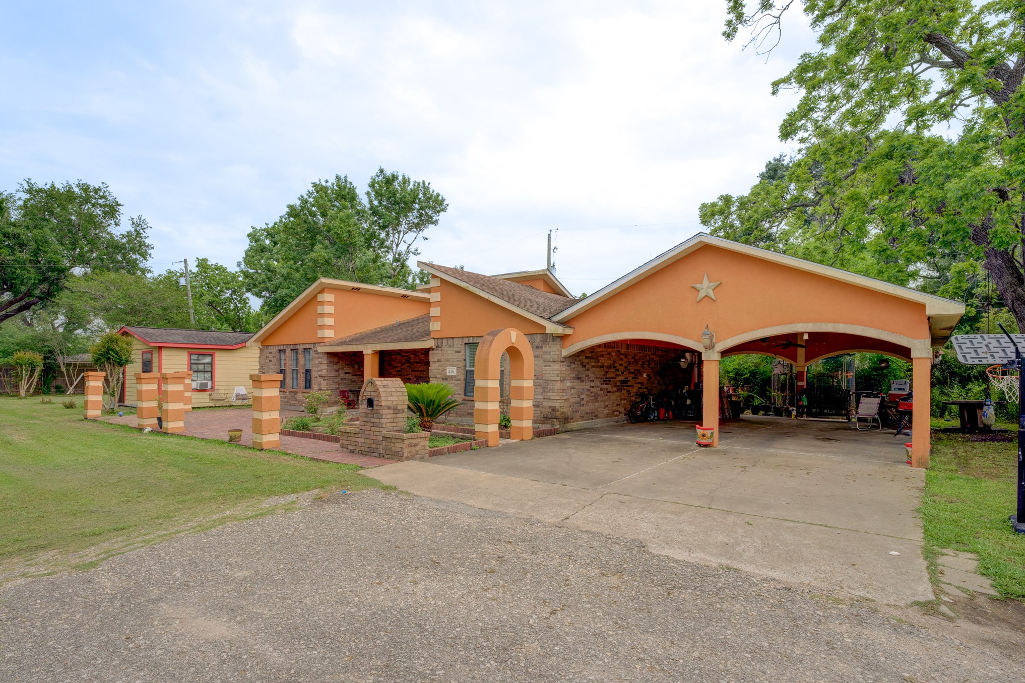 316 Hickman Lane Angleton, TX 77515 - Photo 40 of 48
