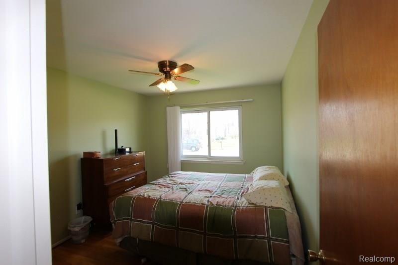 2405 Oakcrest Road Sterling Heights, MI 48310 - Photo 14 of 23 17.jpg