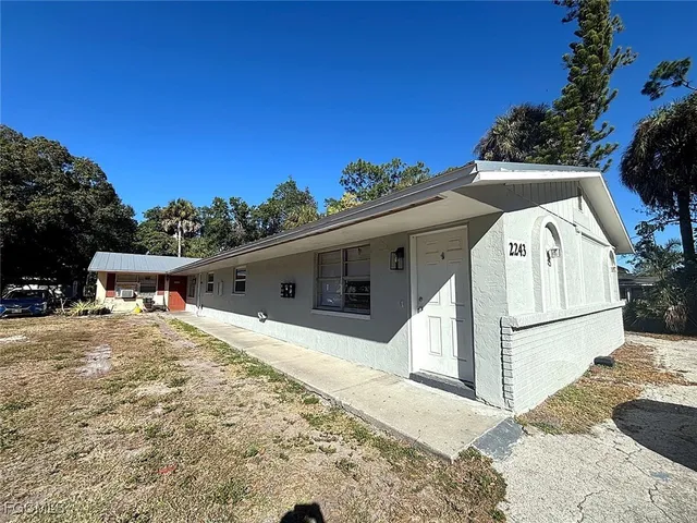 $1,250 | 2245 South Street, Fort Myers, FL 33901