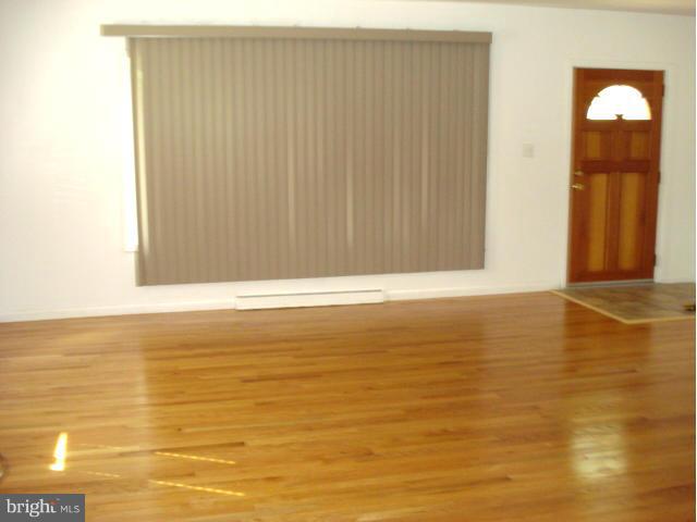 1431 Old Stepney Road Aberdeen, MD 21001 - Photo 14 of 28 Living Room