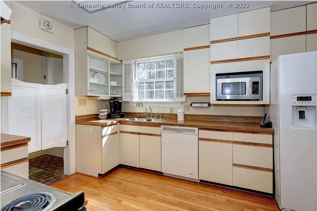 1516 Loudon Heights Road Charleston, WV 25314 - Photo 4 of 12 Gallery Image 4