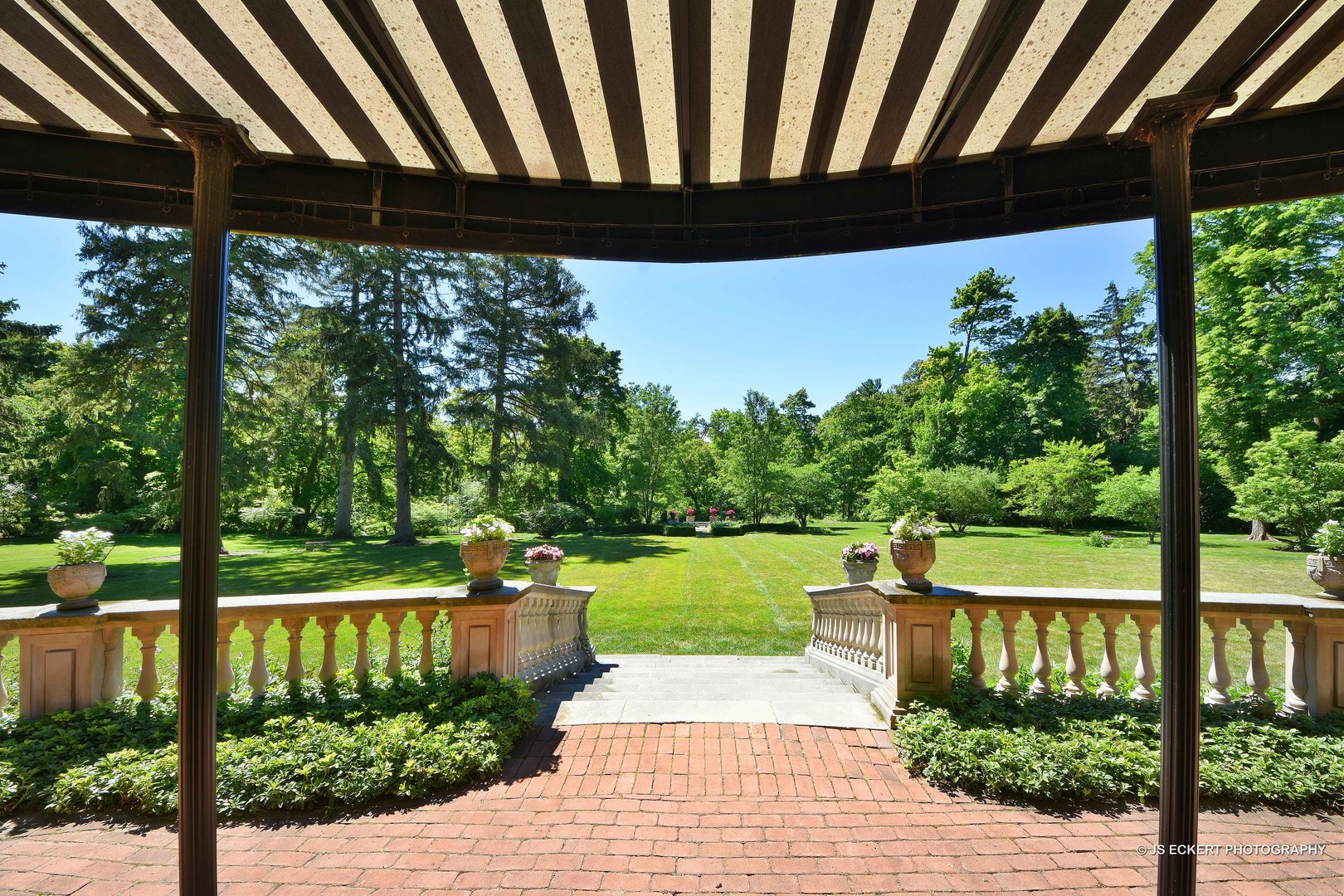 747 East Deerpath Road Lake Forest, IL 60045 - Photo 5 of 15 a view of a porch