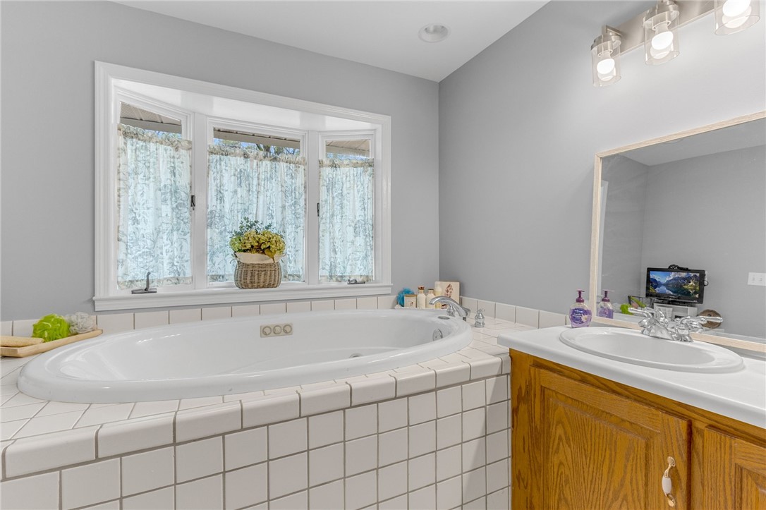 179 Cleveland Road Anderson, SC 29626 - Photo 15 of 33 Master Bath