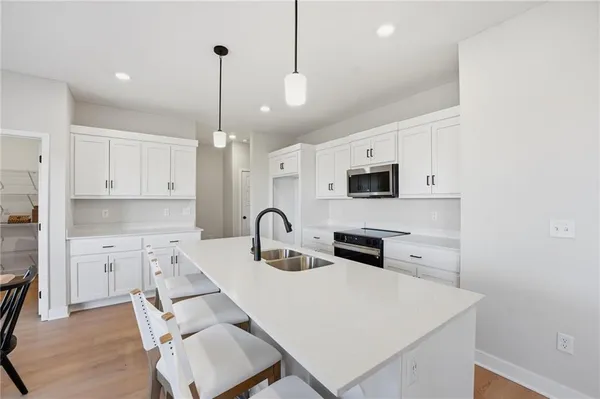 $468,995 | 1157 Southeast Cronin Drive, Lee's Summit, MO 64081