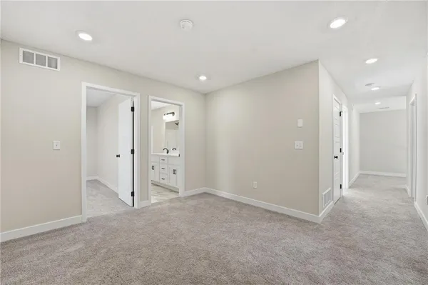 $468,995 | 1157 Southeast Cronin Drive, Lee's Summit, MO 64081