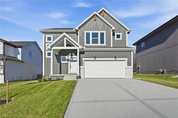 $468,995 | 1157 Southeast Cronin Drive, Lee's Summit, MO 64081