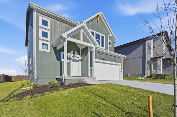 $468,995 | 1157 Southeast Cronin Drive, Lee's Summit, MO 64081