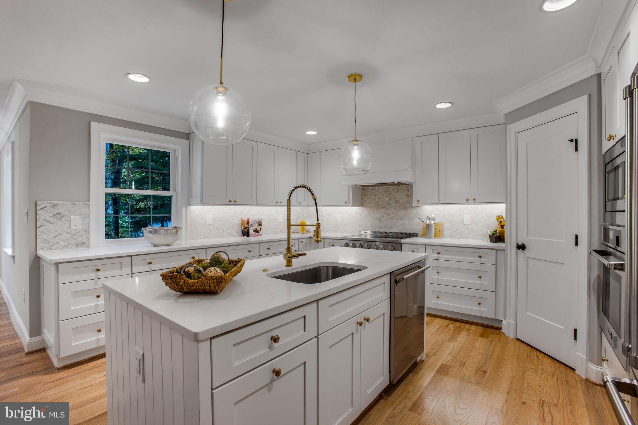 17611 Norwood Road Sandy Spring, MD 20860 - Photo 17 of 96 Pretty pendant lighting