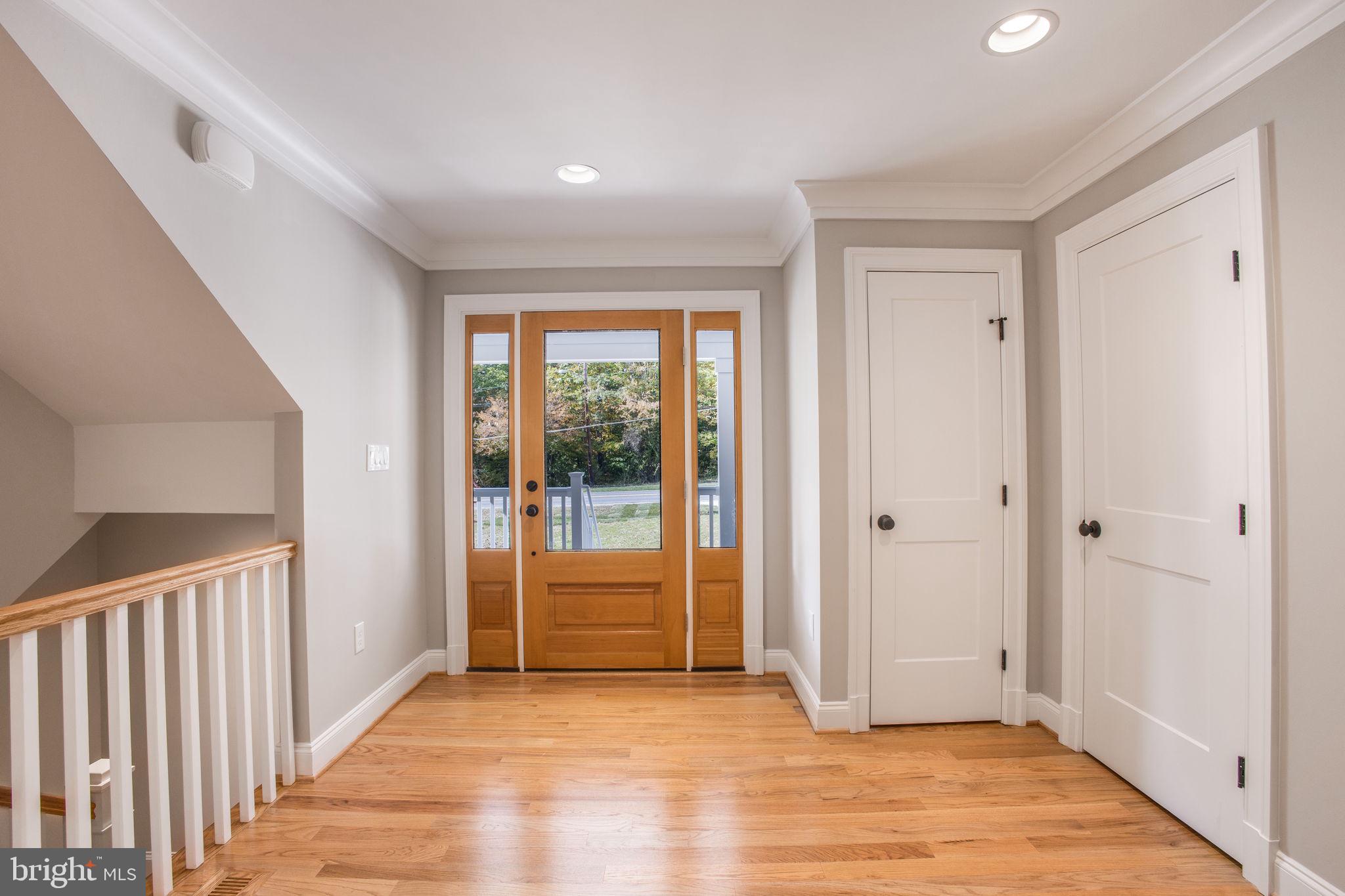 17611 Norwood Road Sandy Spring, MD 20860 - Photo 5 of 96 foyer