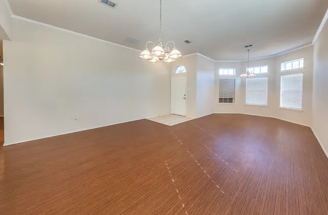 a view of a livingroom with a ceiling fan window and a ceiling fan