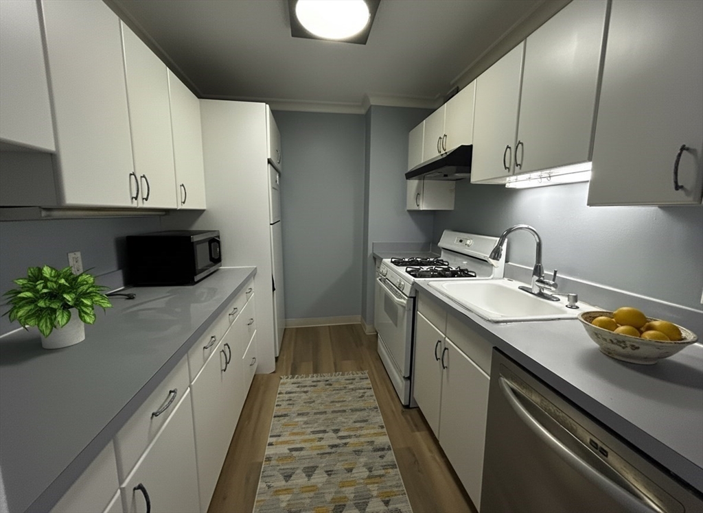 77 Pond Avenue, Unit 1009 Brookline, MA 02445 - Photo 5 of 16