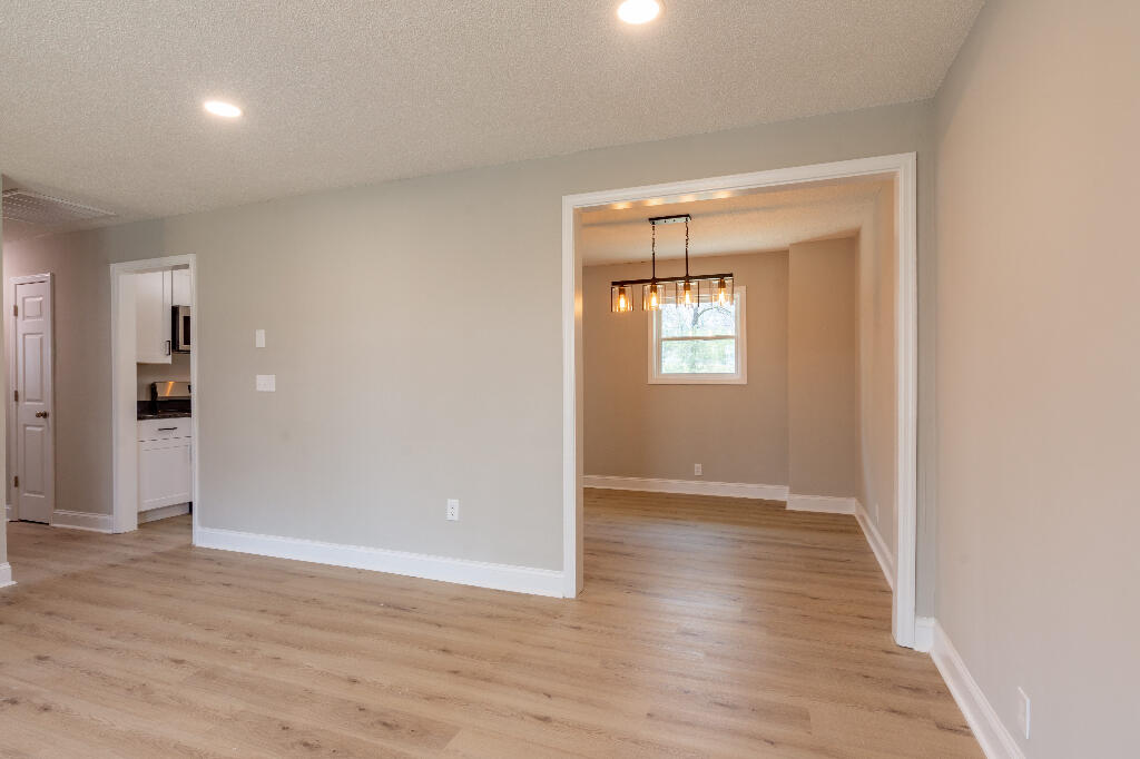 1422 Carousel Road Chattanooga, TN 37411 - Photo 5 of 41 04