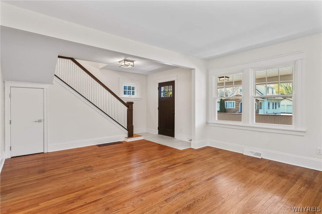 58 Ransom Street North Tonawanda, NY 14120 - Photo 12 of 50 Living room