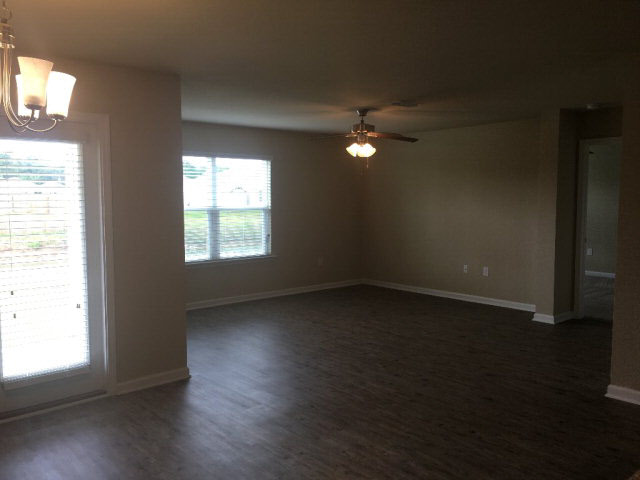 17397 Harding Drive Foley, AL 36535 - Photo 6 of 14 Living room