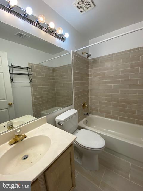 16952 Toms River Loop Dumfries, VA 22026 - Photo 13 of 19 Upper Hall Bath