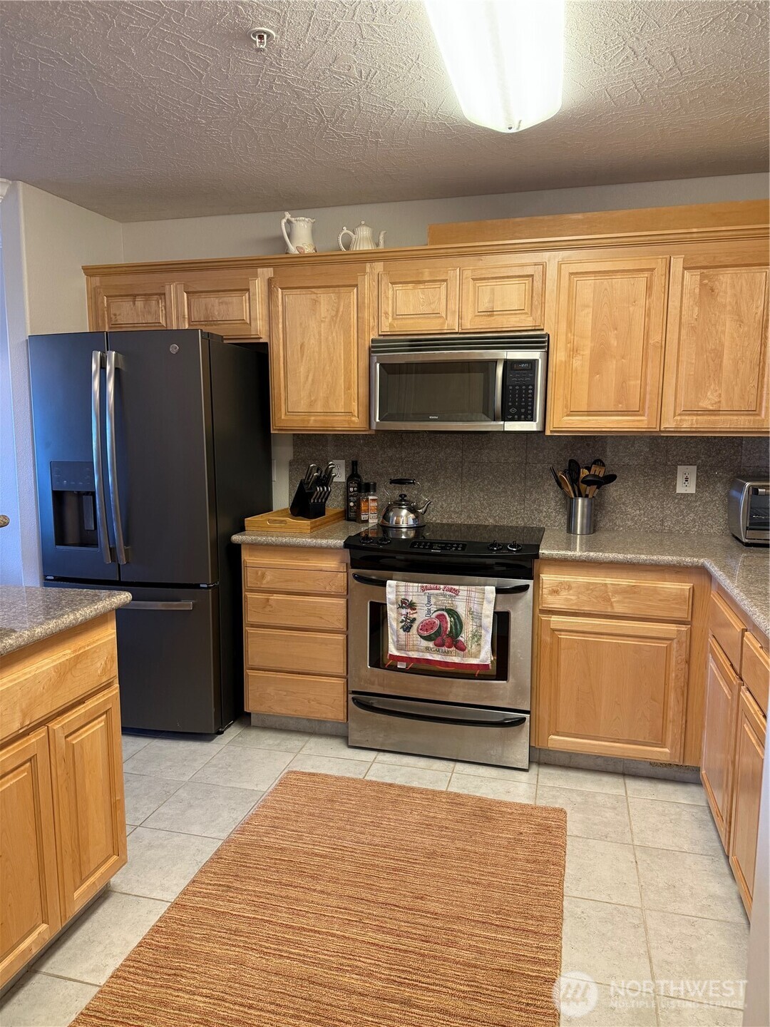 2815 Willows Road, Unit 116 Seaview, WA 98644 - Photo 12 of 30 a kitchen with a refrigerator stove and microwave