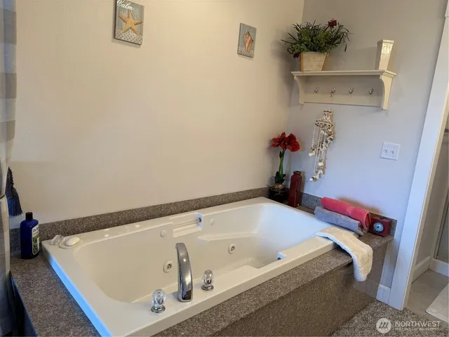 a bath tub sitting next to a white bath tub