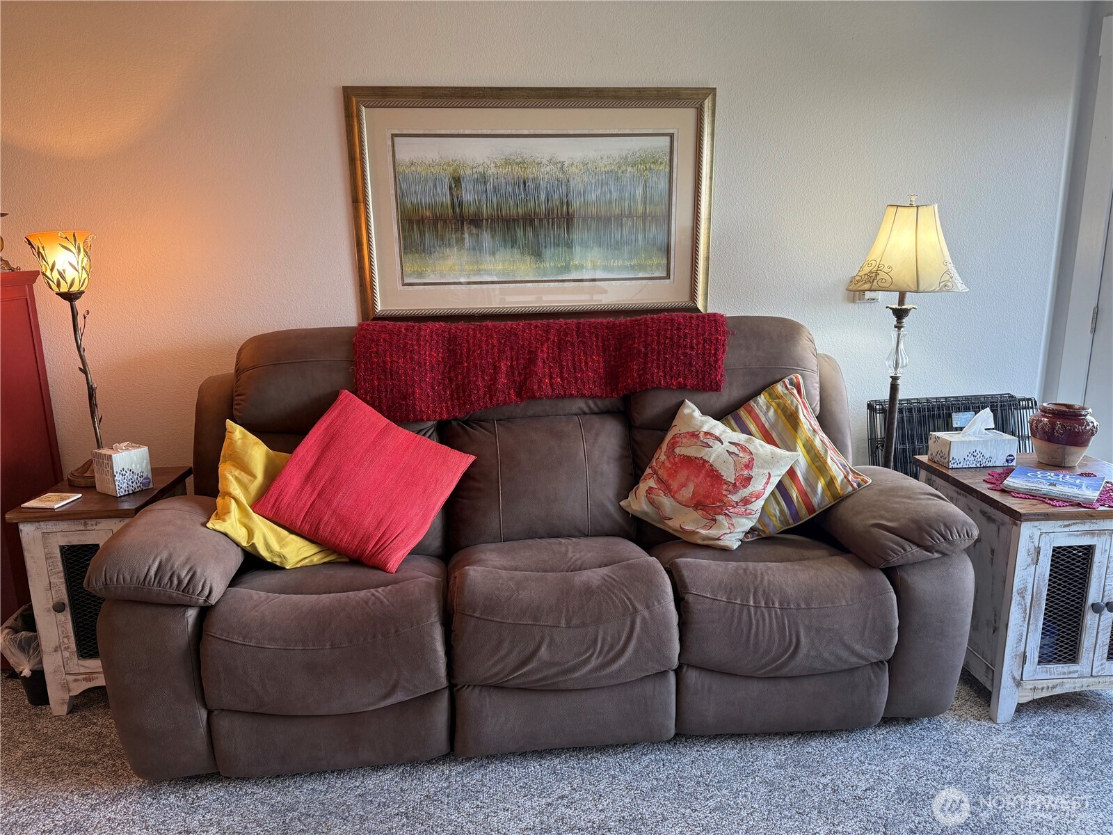 2815 Willows Road, Unit 116 Seaview, WA 98644 - Photo 7 of 30 a living room with furniture and a lamp