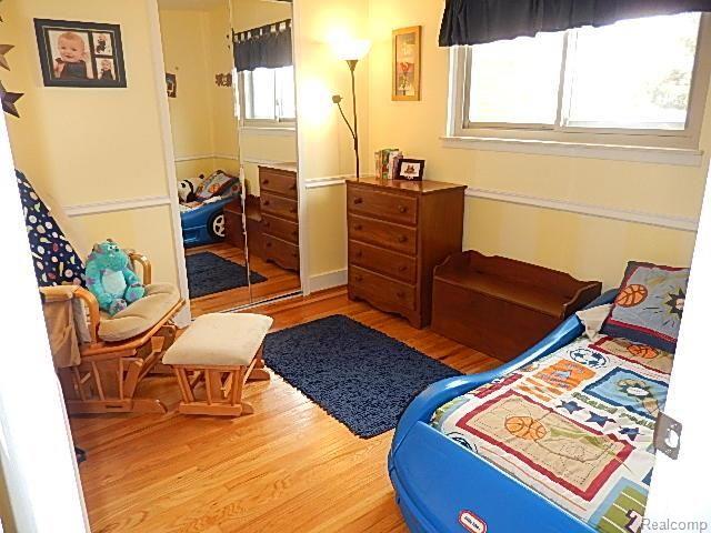 32833 Bunert Road Warren, MI 48088 - Photo 10 of 18 5 - 2nd Bdrm.jpg