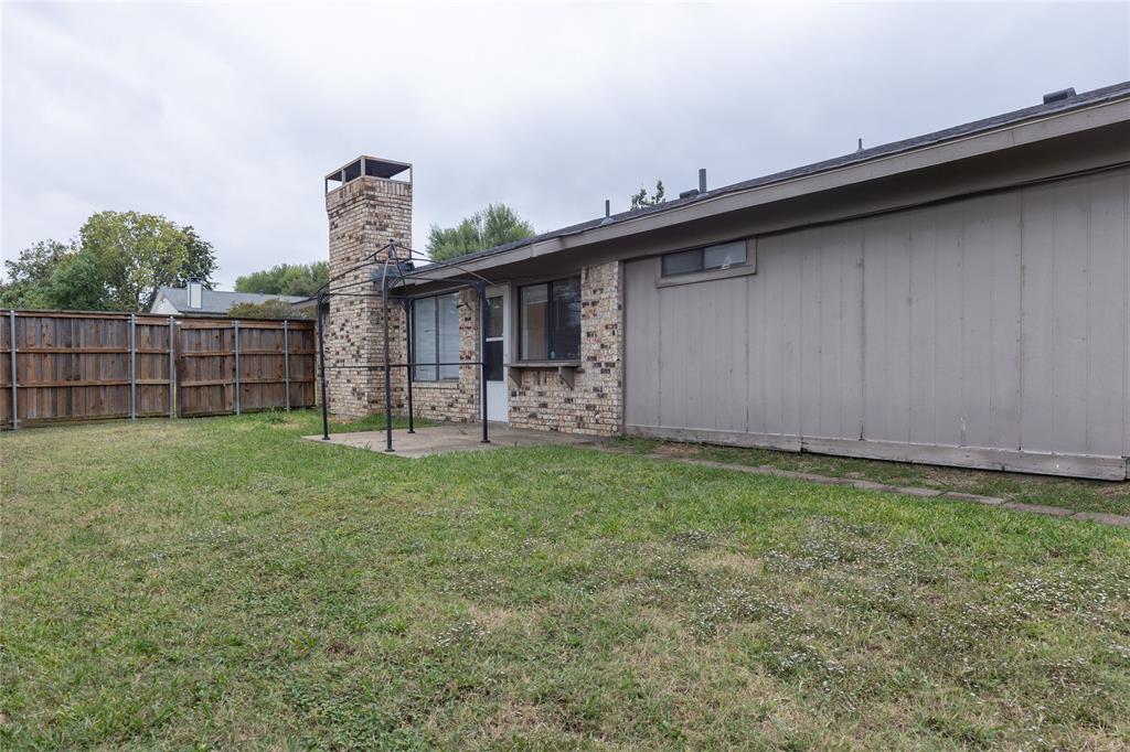 1031 East Peters Colony Road Carrollton, TX 75007 - Photo 20 of 21 a backyard of a house with lots of green space