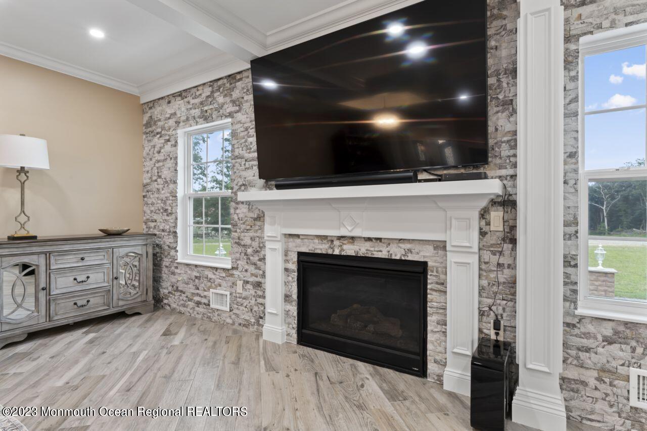 169 Oak Glen Road Howell, NJ 07731 - Photo 15 of 38 Living Room3