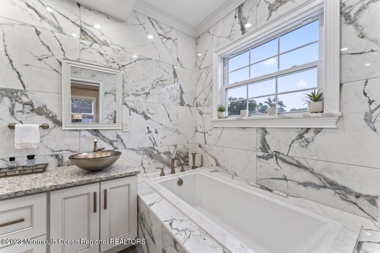 169 Oak Glen Road Howell, NJ 07731 - Photo 19 of 38 Master Bath2