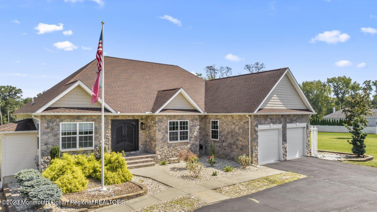 169 Oak Glen Road Howell, NJ 07731 - Photo 2 of 38 Front2