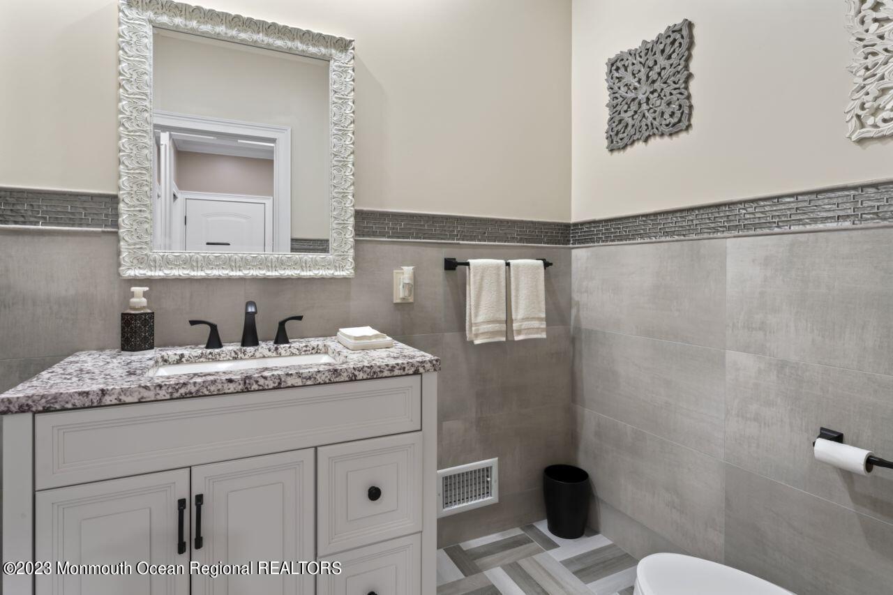 169 Oak Glen Road Howell, NJ 07731 - Photo 29 of 38 Half Bath