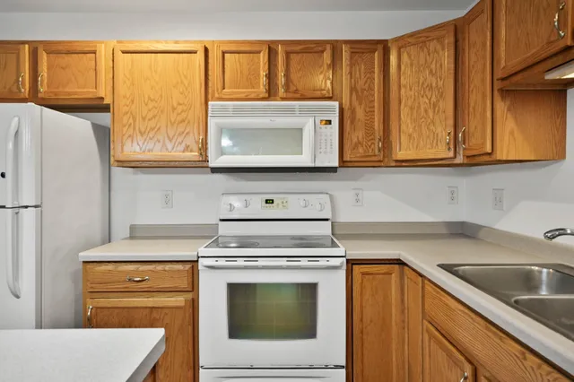 $299,900 | 5625 Osborn Drive, McFarland, WI 53558