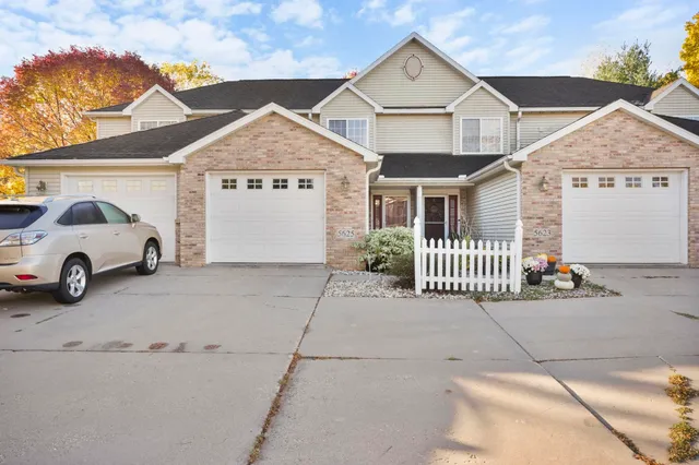 $299,900 | 5625 Osborn Drive, McFarland, WI 53558