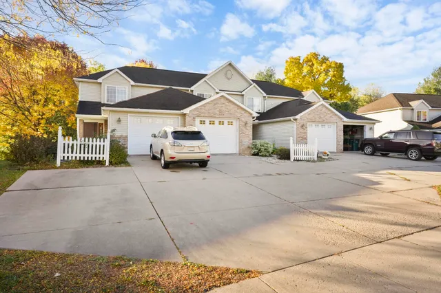 $299,900 | 5625 Osborn Drive, McFarland, WI 53558