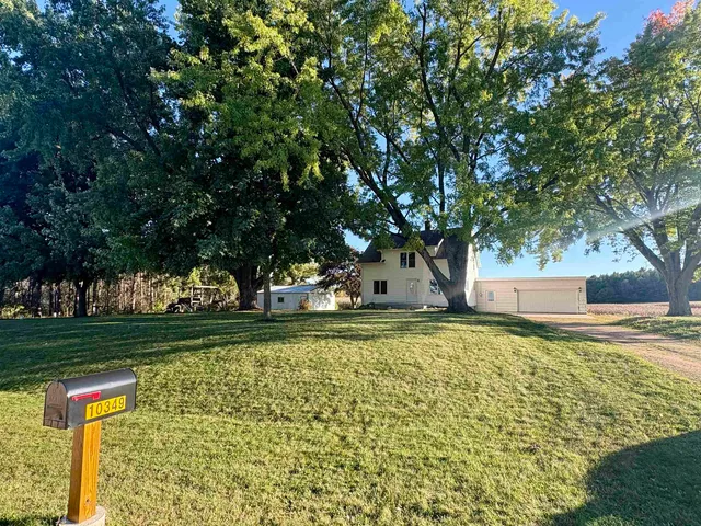 $240,000 | W10349 Valley View Road, Shawano, WI 54166