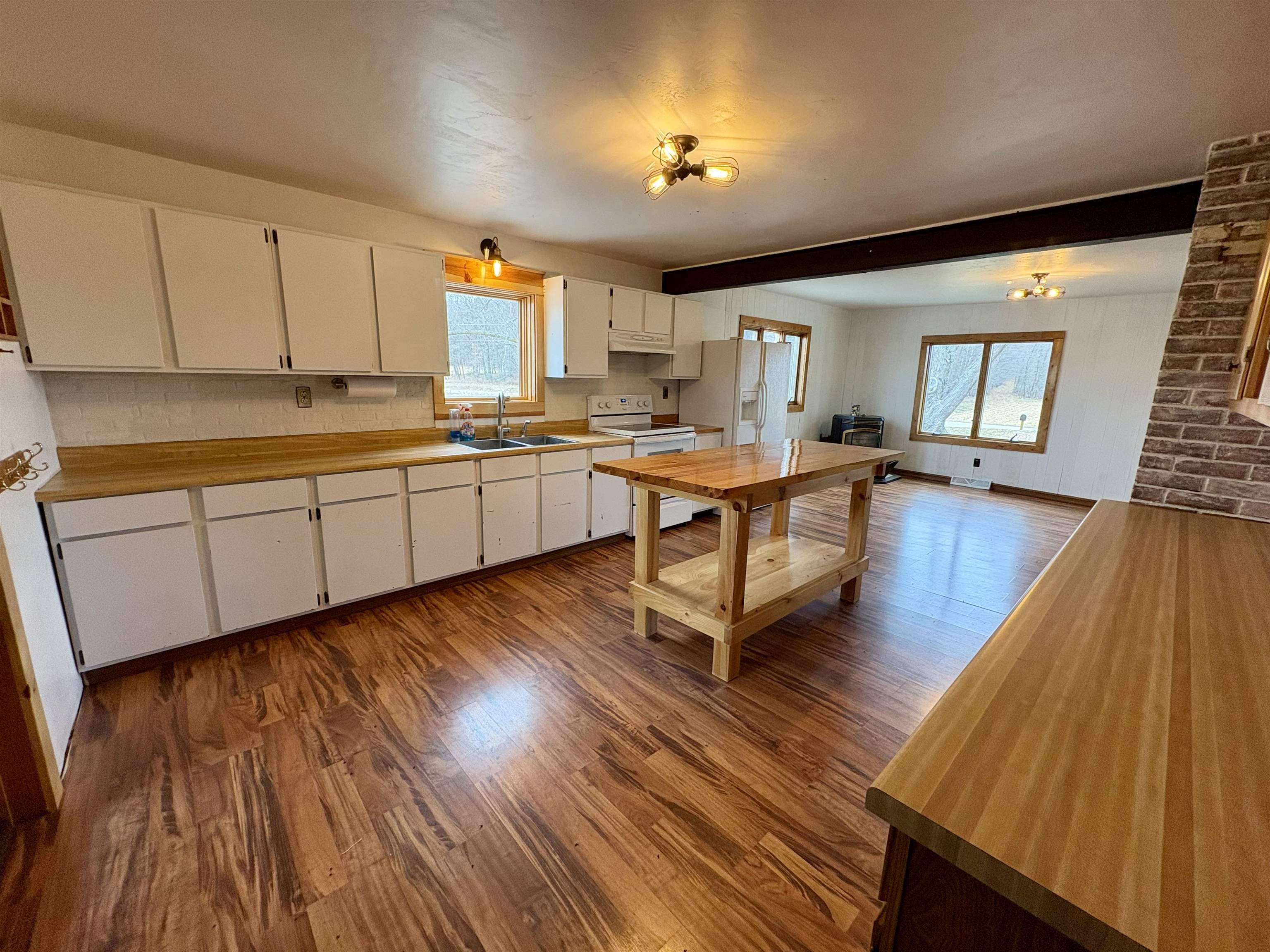 W10349 Valley View Road Shawano, WI 54166 - Photo 3 of 31