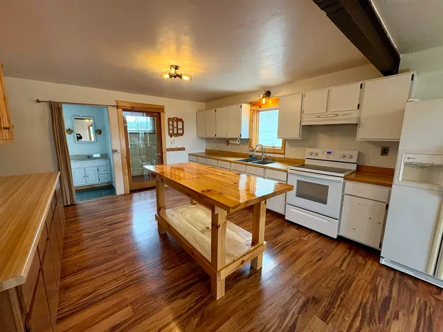 $240,000 | W10349 Valley View Road, Shawano, WI 54166