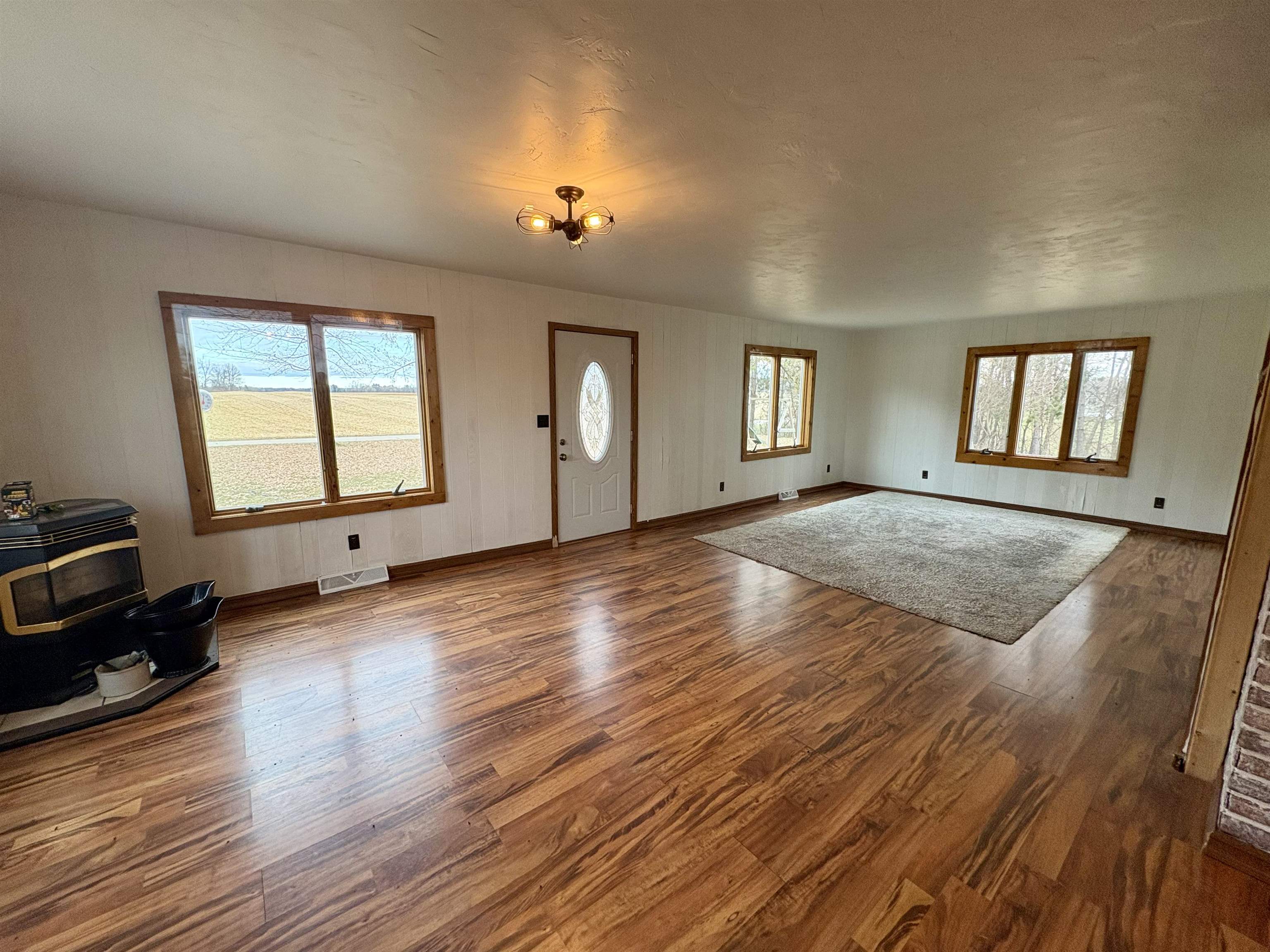 W10349 Valley View Road Shawano, WI 54166 - Photo 5 of 31