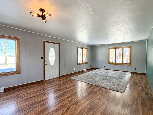 $240,000 | W10349 Valley View Road, Shawano, WI 54166