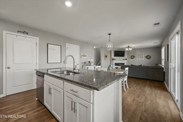 $375,000 | 9556 Joy Denise Lane, Heiskell, TN 37754