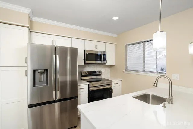 $399,000 | 769A Marlton Road, Unit B, Monroe Township, NJ 08831