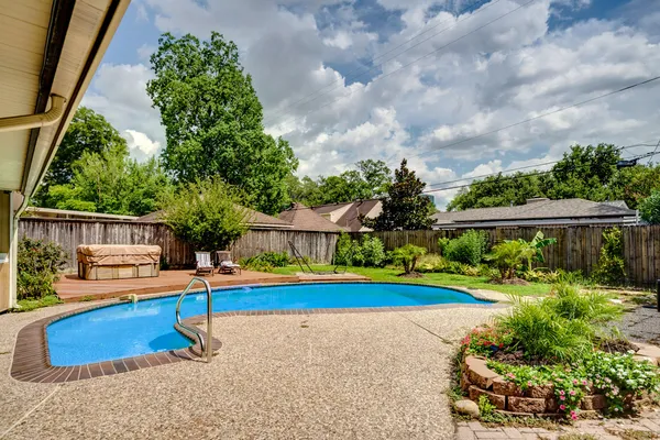 a view of a house with backyard and sitting area