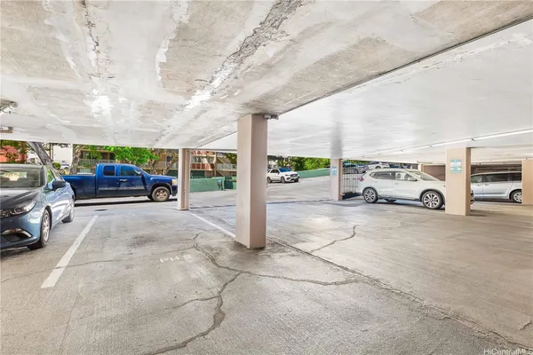 $360,000 | 1720 Huna Street, Unit B/PH9, Honolulu, HI 96817