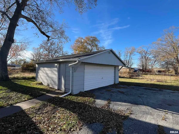 $114,900 | 613 9th Avenue West, Milan, IL 61264
