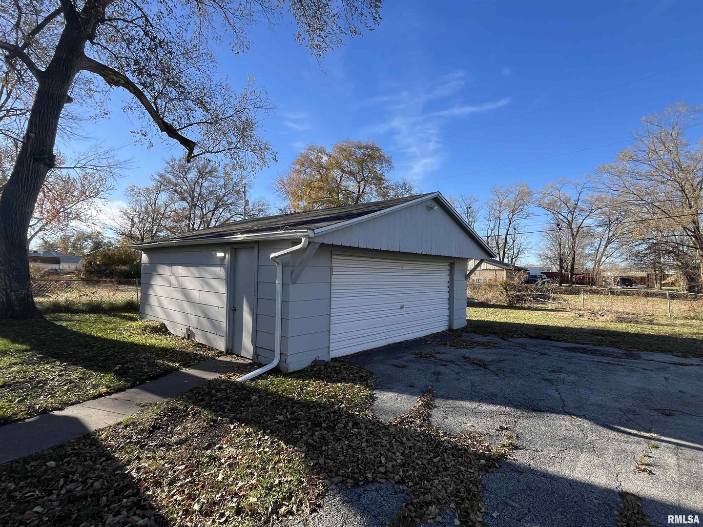 613 9th Avenue West Milan, IL 61264 - Photo 2 of 12