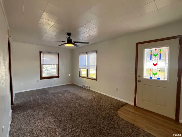 $114,900 | 613 9th Avenue West, Milan, IL 61264