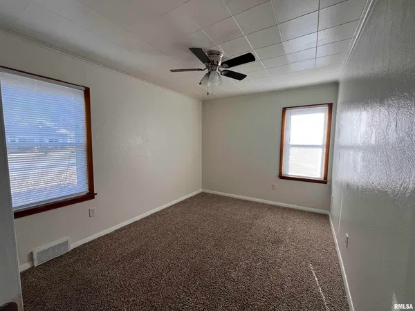 $114,900 | 613 9th Avenue West, Milan, IL 61264