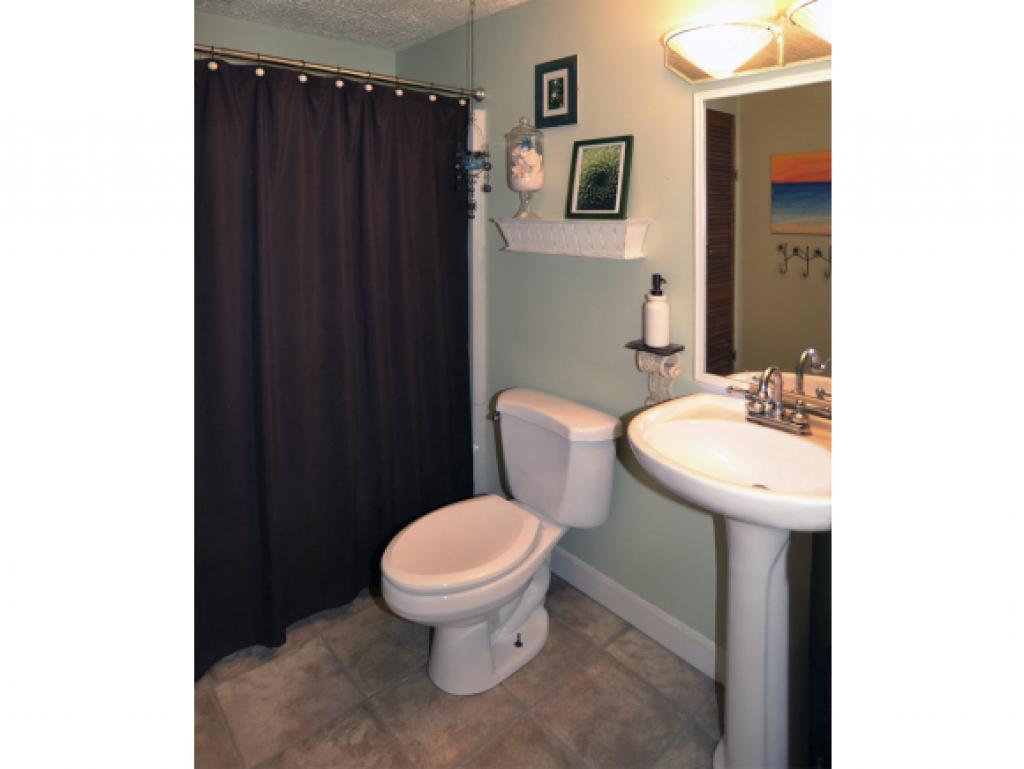 641 Howe Street Manchester, NH 03103 - Photo 17 of 26