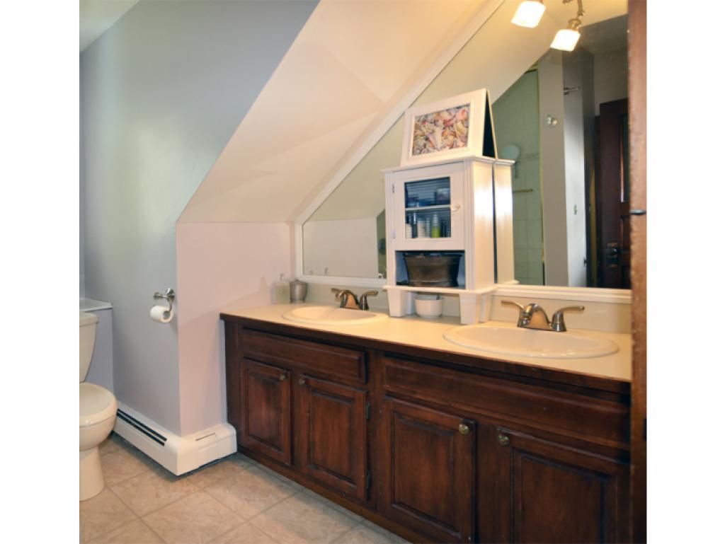 641 Howe Street Manchester, NH 03103 - Photo 18 of 26