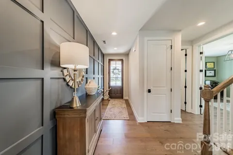 a view of entryway and kitchen