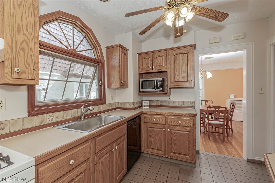 3672 Rawnsdale Road Beachwood, OH 44122 - Photo 16 of 35 Newer sink in the kitchen ample countertops