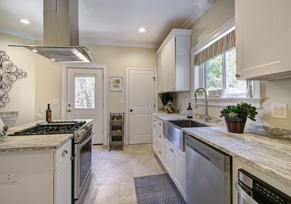 287 Walnut Avenue Boston, MA 02119 - Photo 13 of 31