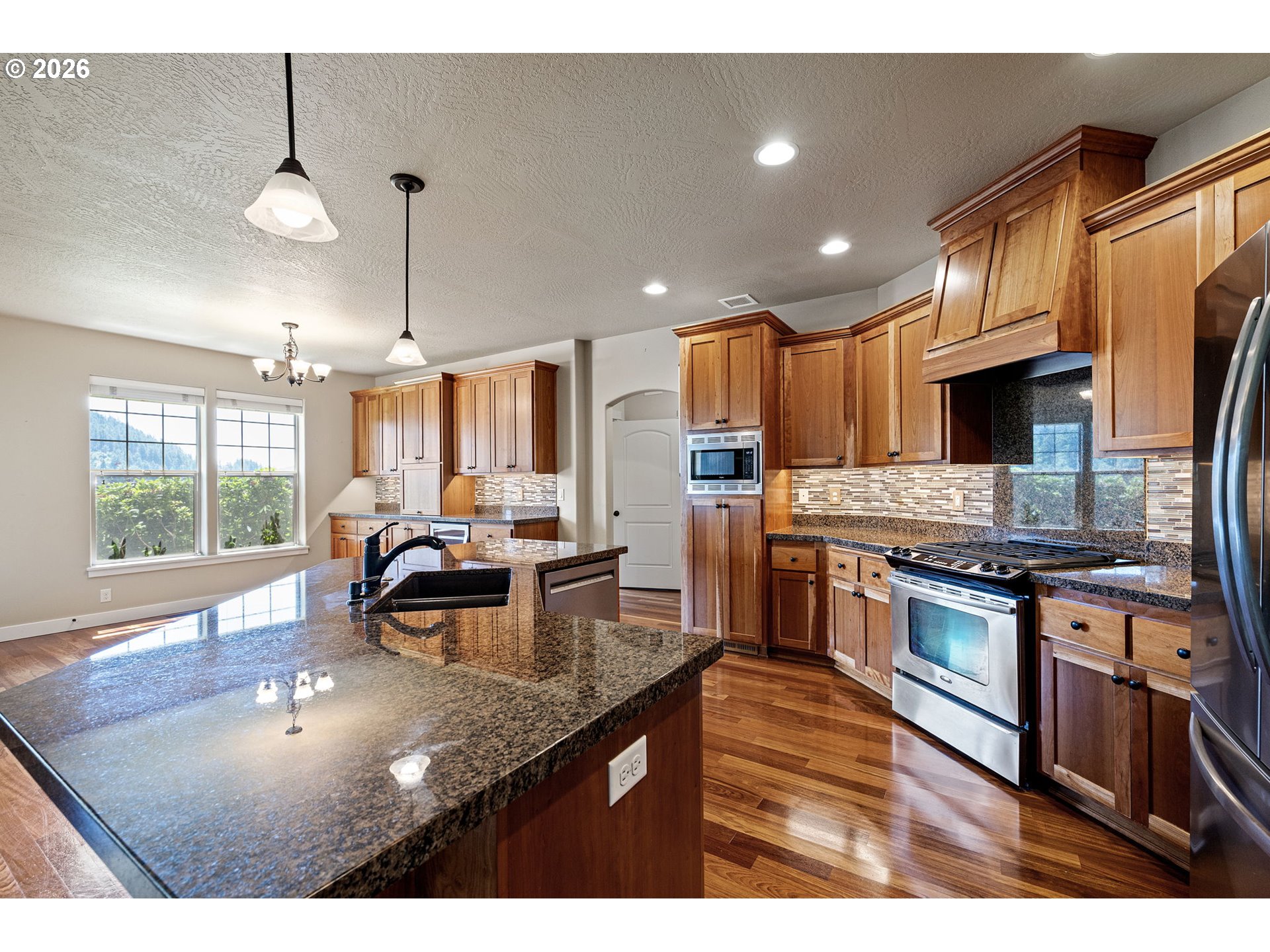 6095 Graystone Loop Springfield, OR 97478 - Photo 11 of 48 Kitchen/Dining Room